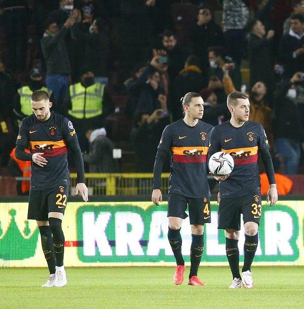 Ev sahibine galibiyeti getiren goller Diouf, Kamara ve Saba (2)'dan gelirken Galatasaray'ın gollerini Emre Kılınç ve Kerem Aktürkoğlu kaydetti.