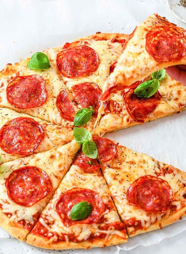Gelelim ketojenik tariflere...İlk tarifimiz ketojenik pizza tarifi: