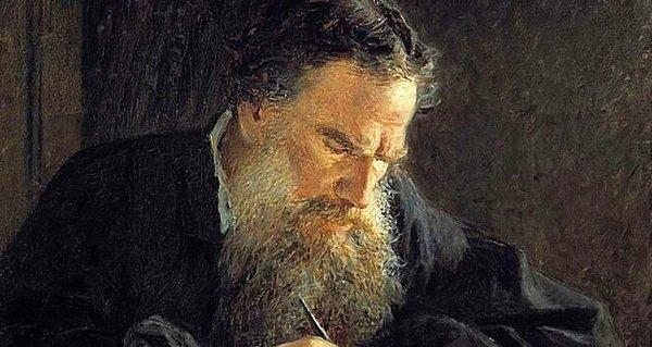 Rus edebiyatının en önemli yazarlarından Lev Tolstoy da Oblomov hakkında şu sözleri söyler: “Oblomov, muazzam bir şey! Çoktan beri böylesi görülmedi... Oblomov’un yakaladığı başarı tesadüfi, gelip geçici cinsten değil, sağlam, esaslı, kalıcı bir başarıdır.”