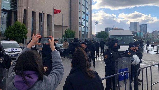 İstanbul'da Adliye Önünde Polise Bıçaklı Saldırı