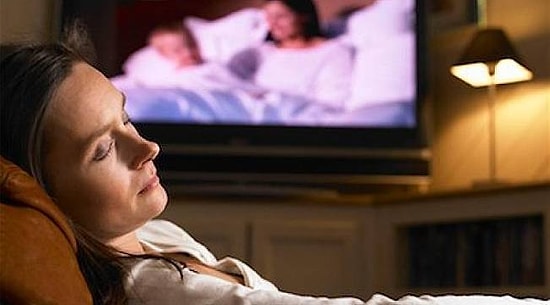 Araştırmacılar Uyarıyor: Televizyon Karşısında Uyumak Nelere Sebep Olur?
