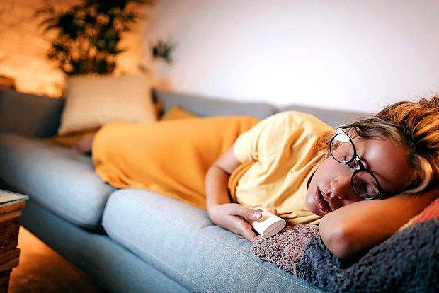 Araştırmacılar Uyarıyor: Televizyon Karşısında Uyumak Nelere Sebep Olur?