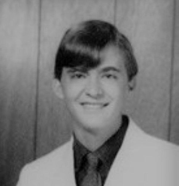 Corll'un ilk kurbanı, 1970 yılında tanıştığı üniversite öğrencisi Jeffrey Konen oldu.