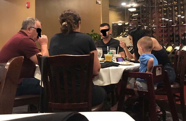 16. Ребенок смотрит мультфильмы на всю громкость