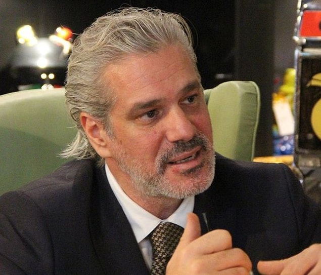 Oyunculuğu bırakıp ticarete atılması sorulunca 'Herkes bir Kıvanç Tatlıtuğ ve Kenan İmirzalıoğlu olmuyor. Sonuçta Türkiye'de ne kadar yakışıklı olursanız olun belli bir müddetiniz oluyor. Ben de bundan korkup, kendimi garantiye aldım. Oyunculuğu bırakıp ticarete atıldım' diyen Seval, mutluluğu ticarette bulduğunu söylüyor.