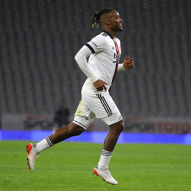 Siyah-beyazlı ekibe galibiyeti getiren gol, 38. dakikada penaltıdan Batshuayi'nin vuruşuyla geldi.