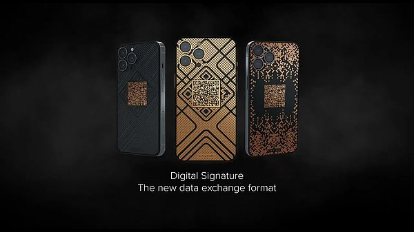 iPhone 13 Pro ve iPhone 13 Pro Max cihazlarından oluşan Digital Signature serisiyle cihazınızın arka kısmına 18 ayar altından bir QR işletebiliyorsunuz. HES kodu diye başladık ancak dilerseniz web sitenizi, sosyal medya hesaplarınızı da QR kod olarak telefonun arkasına kazıtabilirsiniz.