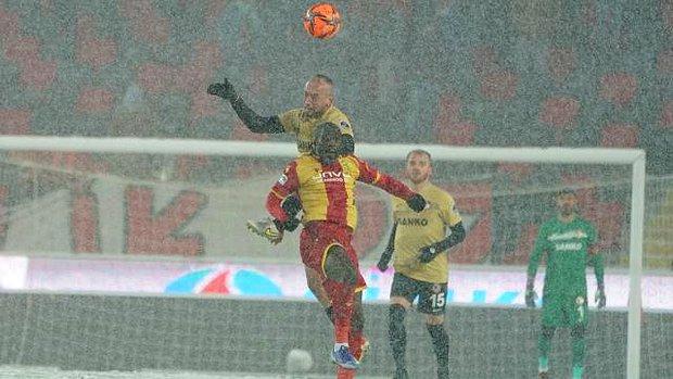 Gaziantep FK-Yeni Malatyaspor Maçı Yoğun Kar Yağışı Nedeniyle Tatil Edildi
