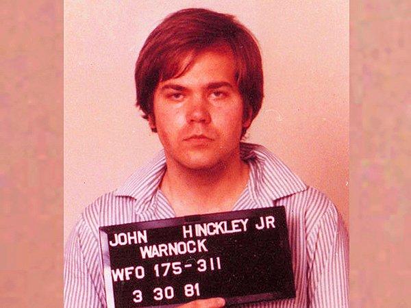 Hinckley, tutuklu halde davası devam ederken iki kez intihar teşebbüsünde bulundu.