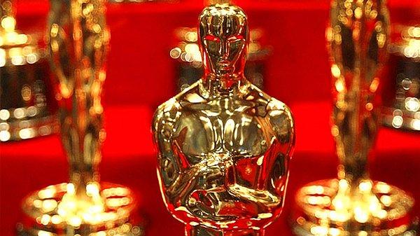 Pandemi nedeniyle 3 yıldır sunucusuz gerçekleştirilen Oscar Ödül Töreni'nin sunuculu yapılacağı açıklandı.