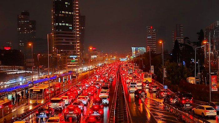 Etki Yüzde 100'ü Geçti: Türkiye'deki Akaryakıt Fiyatlarının Bir Yıllık Dramatik Yükselişi