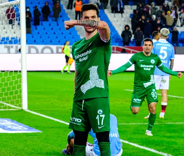 Perdeyi açan isim Umut Nayır oldu. Dakikalar 68'i gösterdiğinde Umut Nayır bu sezon ligde ilk kez rakip fileleri sarsmayı başardı
