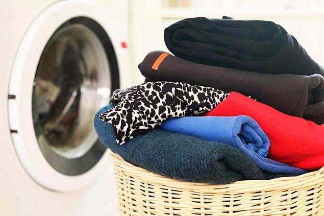 8. Kıyafetlerinizi gruplayın ve uygun çamaşır deterjanlarıyla yıkayın.