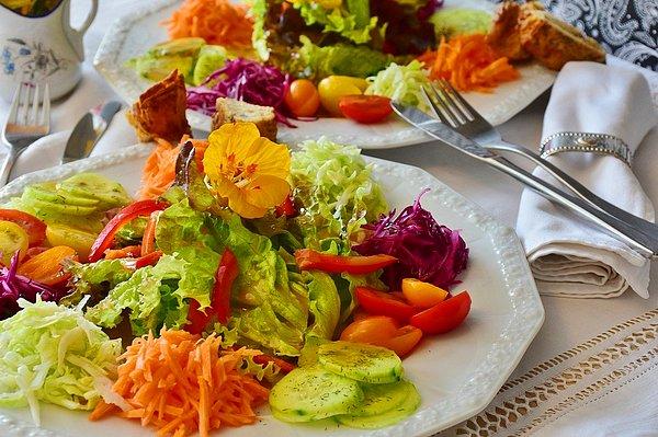 1. Mevsim Salatası Tarifi