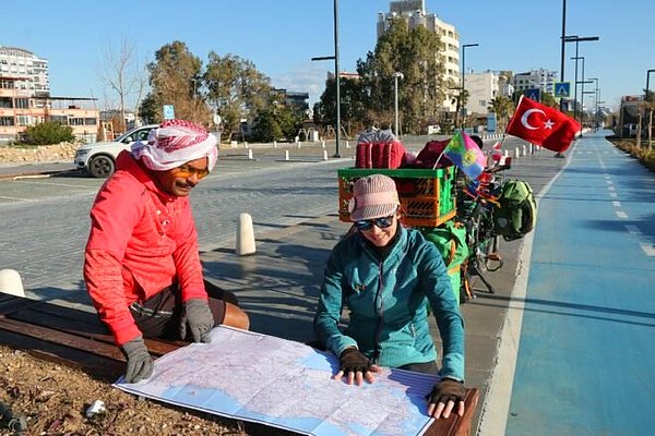 Sizleri 1.5 yıl önce Fransa’dan bisikletleriyle yola çıkıp 14 bin kilometre yol kateden Fransız çift ile tanıştıralım.