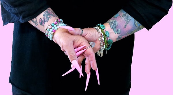 2. Длинные ногти. Остановитесь!