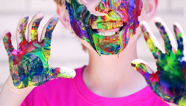 10. Извините, но дети меня ужасно бесят. У них постоянно что-то присохшее к коже на лице, или засохшие козявки на носу, пятна на рубашке, пальцы липкие. Без осуждения, конечно. Меня просто бесит, когда я вижу, как дети трогают всякие вещи в магазине. Облизывать пальцы, и после этого трогают еще больше вещей