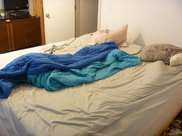 7. Секс. Нет, серьезно. Когда я смотрю фильм с пометкой «Боевик/Триллер», я хочу боевик или триллер. Я не хочу, чтобы шпион под прикрытием начал нырять глубоко внутрь какой-то случайной девушки, которая может быть замешана, а может и не участвовать в заговоре