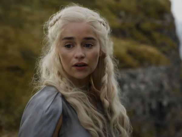 9. Персонажи действуют нестандартно только для того, чтобы заставить сюжет работать. Сразу заставляет зрителя видеть в них марионеток для рассказывания историй, а не людей, и вы перестаете переживать за них