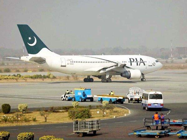 20. Pakistan'ın ulusal havacılık şirketi Pakistan Uluslararası Havayolları (PIA) uçağının bir pilotu, mesai saati bitince uçağı yarı yolda acil iniş yaptırarak uçuşu tamamlamayı reddetti. Pilotun gerekçesi ise, mesai saatlerinin sona ermiş olması.
