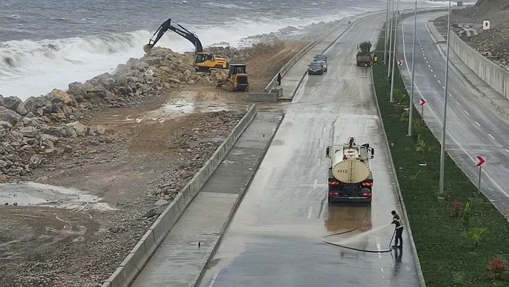 Açılışı Yapılacak Yolu Dalgalar Bastı, Erdoğan'ın Ziyareti Ertelendi