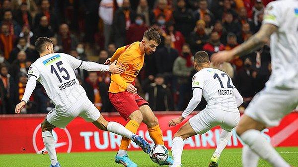 Karşılaşmanın ilk golü 39. dakikada Halil Dervişoğlu'ndan geldi.