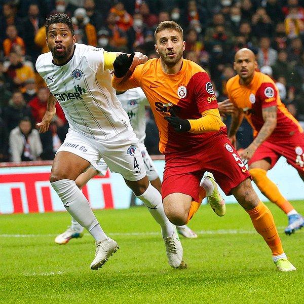 Eski Galatasaraylı Ryan Donk, dakikalar 45+1'i gösterirken durumu 1-1'e getirdi.