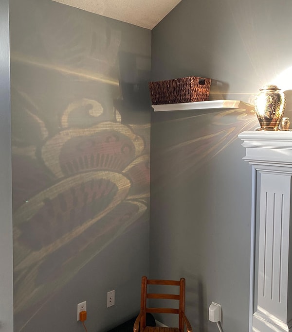 5. Свет идеально падает на урну