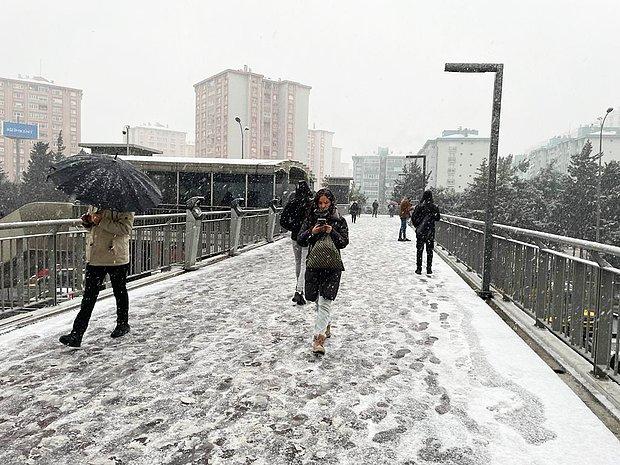 İstanbul'da Beklenen Kar Yağışı Başladı