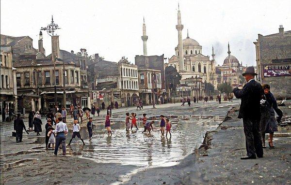 1. Yağmur sonrası Aksaray, İstanbul, 1930.