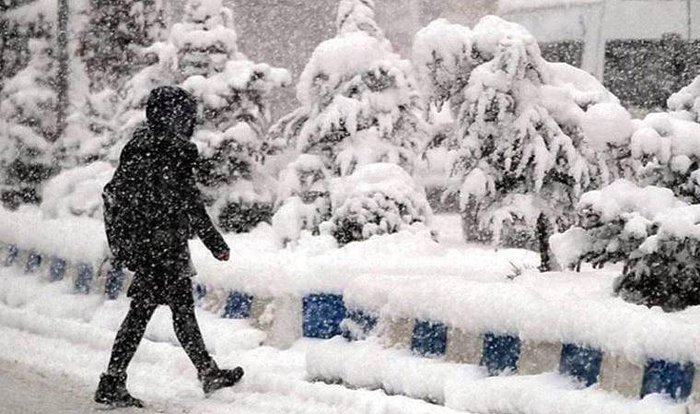 Başkent'te Beklenen Kar Yağışı! Arka Sokaklar Kardan Kapandı