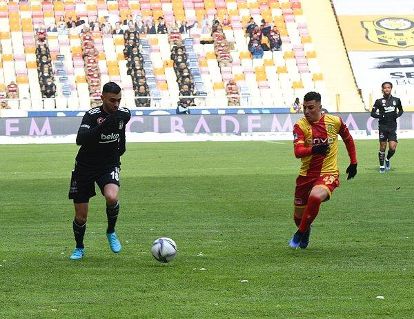 Beşiktaş'ın 3 topunun direkten döndüğü maç 1-1 sona erdi.