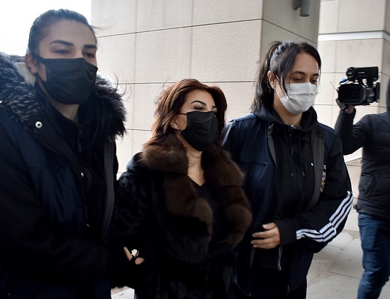 Gazeteci Sedef Kabaş, 'Cumhurbaşkanına Hakaret'ten Tutuklandı!