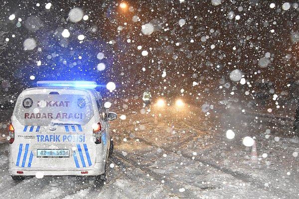 Konya'da Karaman istikameti hariç kara yolları trafiğe kapatıldı