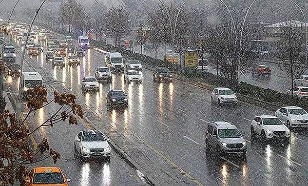 İstanbul'da Kar Yağışı Devam Ediyor!
