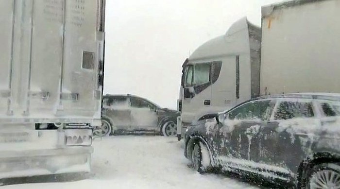 Kuzey Marmara Otoyolu'nda 30 Aracın Karıştığı Zincirleme Trafik Kazası