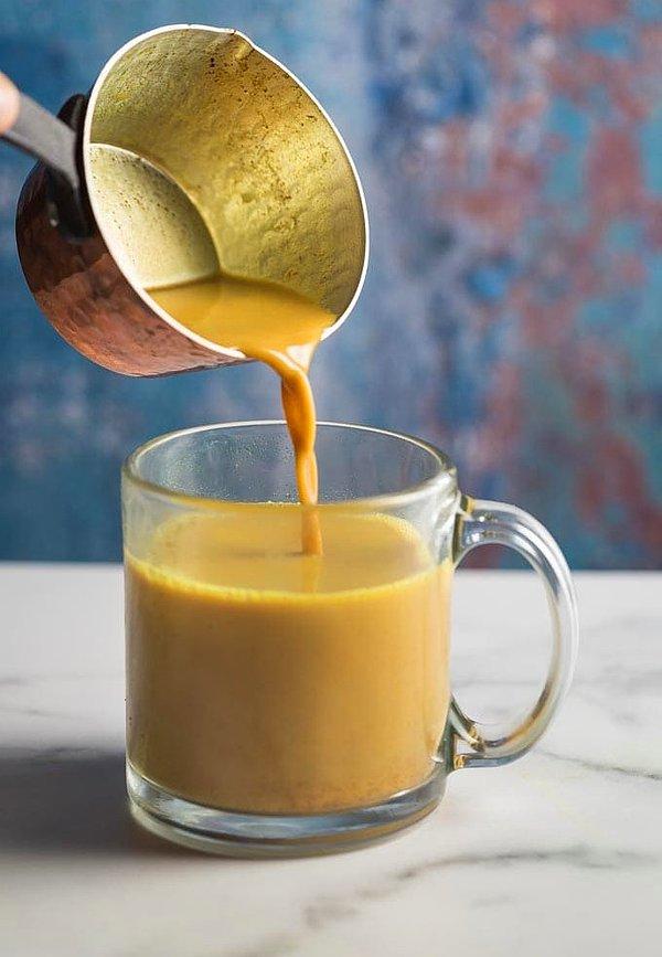 Vücut kırgınlıklarına, boğaz ağrısına elveda! Altın süt olarak da bilinen zerdeçal çayı tarifi