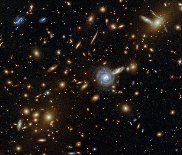 Evrenin bazı alanları diğer alanlara göre daha yoğundu, yani kütleçekimi daha fazlaydı, ve böylece maddeyi daha az yoğun alanlardan uzaklaştırdılar.