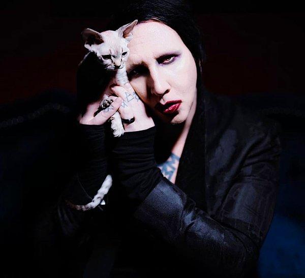 Geçmiş yıllarda Manson ile ilişki yaşayan Wood, daha öncesinde de Manson'ın kendisine istismarda bulunduğunu söylemişti.
