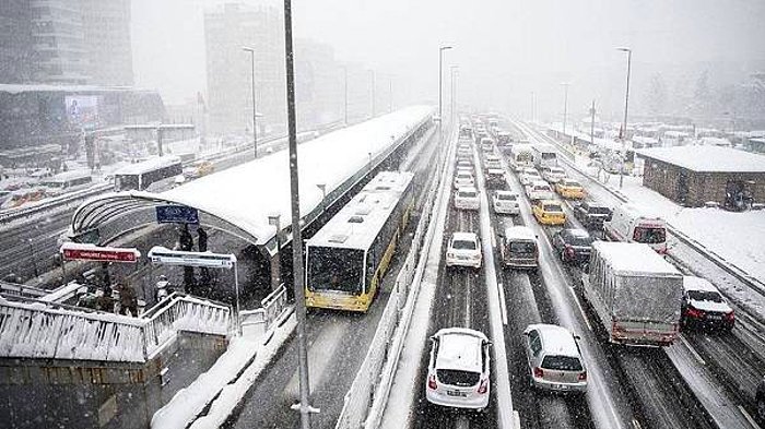 24 Ocak 2022 Metrobüsler Çalışıyor mu? İETT Otobüs, Metrobüs, Metro Kaça Kadar Çalışıyor?