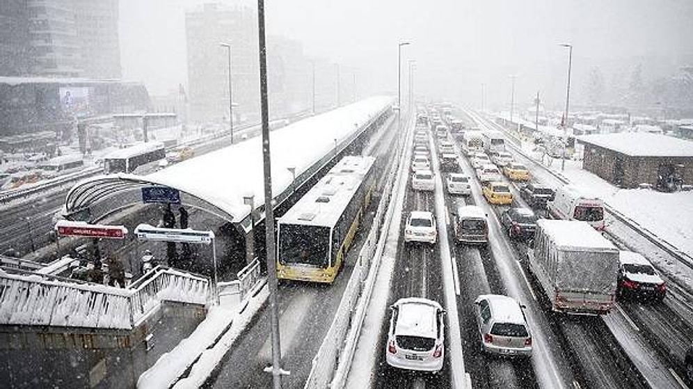 24 Ocak 2022 Metrobüsler Çalışıyor mu? İETT Otobüs, Metrobüs, Metro Kaça Kadar Çalışıyor?
