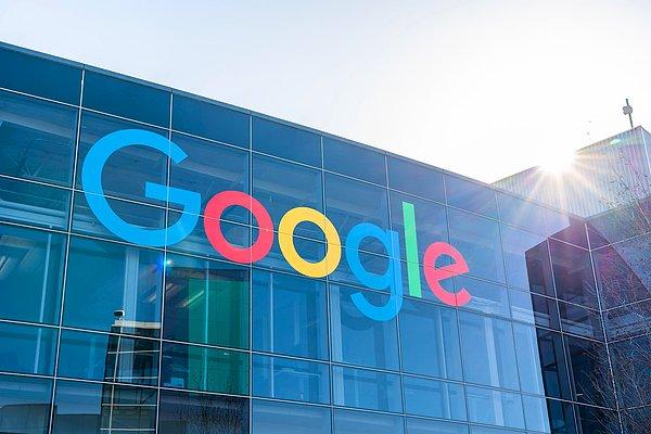 5. Google'ın Türkiye temsilcileri TBMM'de Dijital Mecralar Komisyonu'na rapor gönderdi. Rapordan basına yansıyan haberlere göre Google, sadece üç ayda kuralları ihlal eden 6,2 milyon YouTube içeriğini kaldırdı.