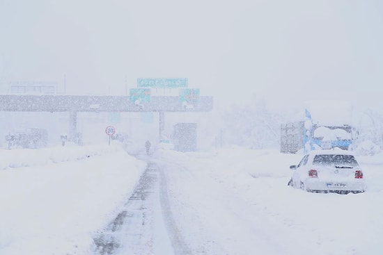 KGM Uyardı: Yoğun Kar ve Tipi Nedeniyle İstanbul'a Girişler Durduruldu