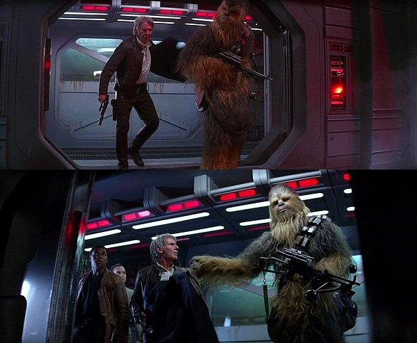 23. Star Wars: The Force Awakens'ın bir sahnesinde Han Solo, ceketini düşürüyor ve Chewbacca ceketi yerden alıp ona geri veriyor..