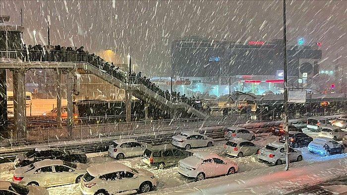 Kar Yağışı, İstanbul'u Esir Aldı: Araçların Trafiğe Çıkmalarına İzin Verilmeyecek