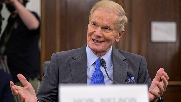 NASA Yöneticisi Bill Nelson, yaptığı açıklamada, "Evrenin gizemlerini ortaya çıkarmaya bir adım daha yaklaştık. Webb'in bu yaz evrene dair ilk yeni görüşlerini görmek için sabırsızlanıyorum" dedi.