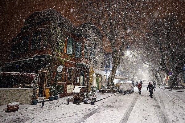 Kar yağışı dün İstanbul başta olmak üzere pek çok ilde etkili oldu. Hayat akışımızı olumsuz yönde etkiledi.