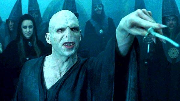11. Ralph Fiennes, Voldemort'un asasına bir kanca eklenmesini istedi.