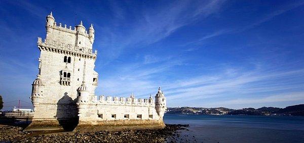Tagus Nehri'nin Atlantik Okyanusu ile buluştuğu noktada yükselen Belém Kulesi.