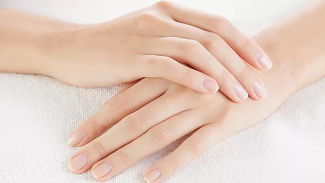 Tırnak değişiklikleri çeşitli dermatolojik ve sistemik hastalıkların tanısında yol gösterici rol oynar: